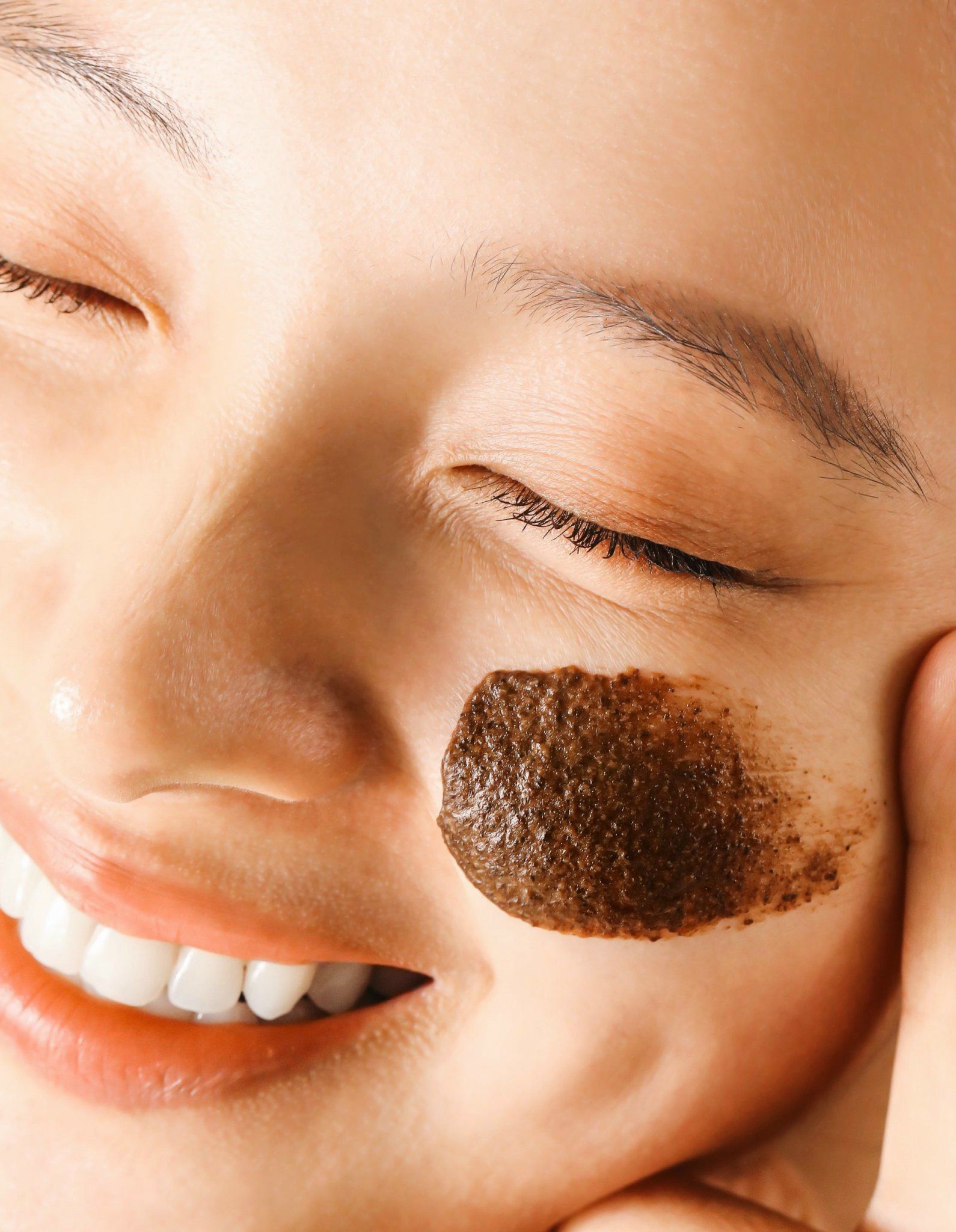 3 bước tẩy da chết hiệu quả dành cho mặt từ cà phê Đắk Lắk